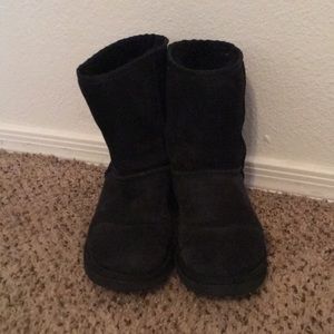 Short black Ugg’s